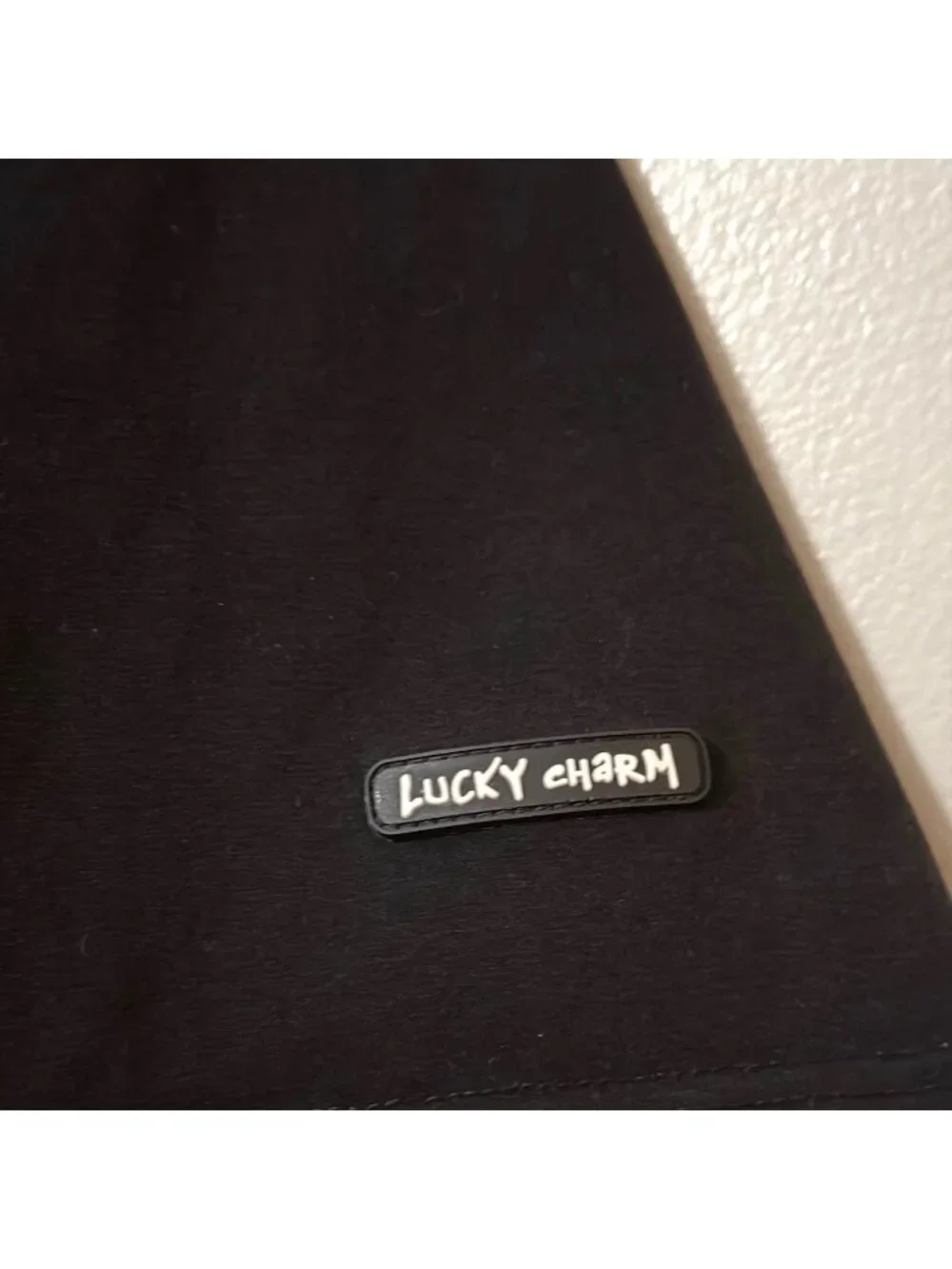 Lucky Charm Black Patch T-Shirt World Famous Design 1984 Large Embroidered - Picture 3 of 8
